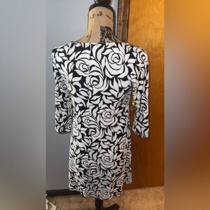 Msk petite small floral white and black dress
